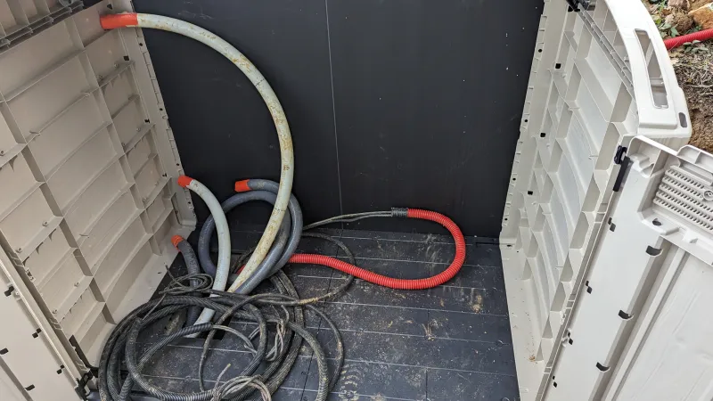 Coffre technique vide avant installation